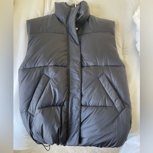 Brand New Abercrombie oversized Puffer vest size XS